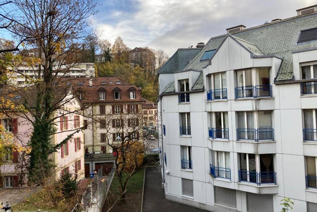 Parking & Appartement 2 Pieces Sans Traffic Lausanne Exterior foto